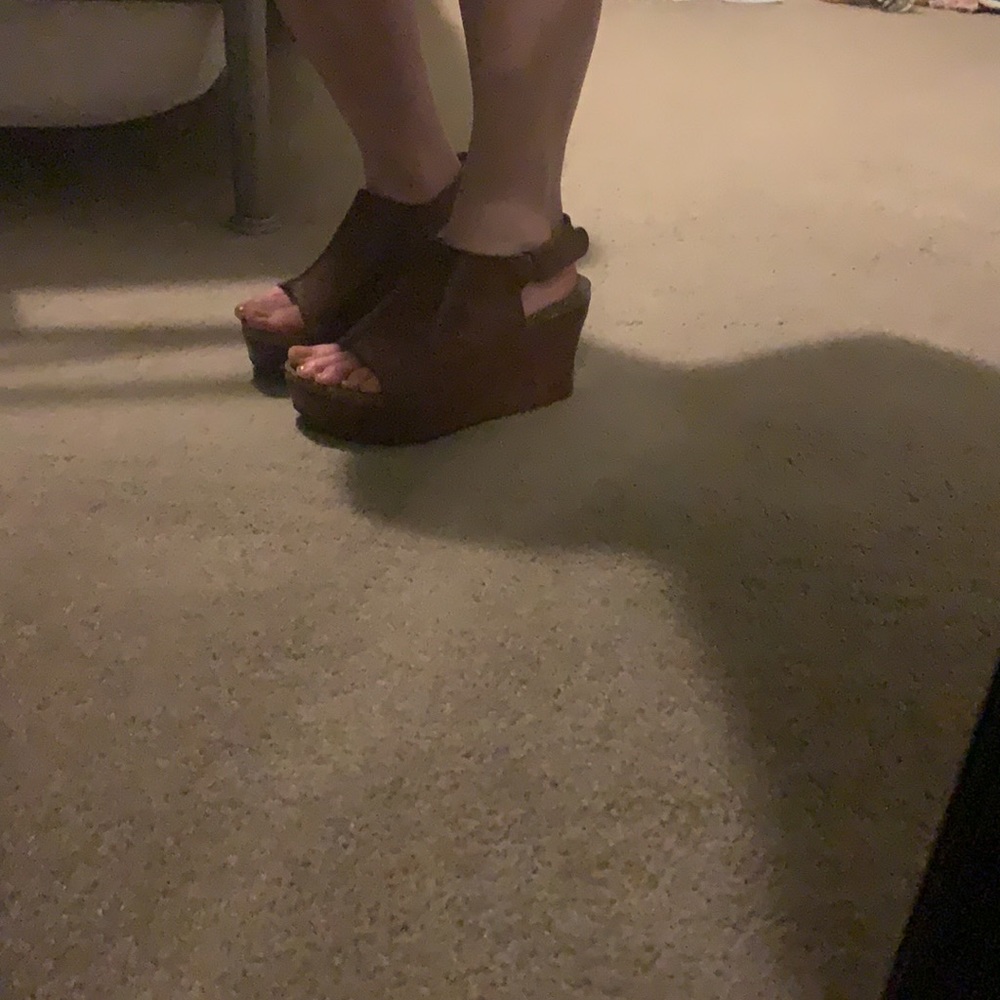 Brown leather wedge shoe Size 7 - Picture 8 of 8